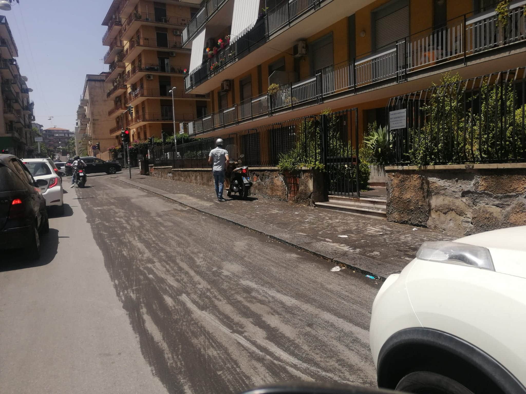 Catania tra cenere e viabilità in difficoltà, presidente Ferrara (III Municipio): “Evitate parcheggio selvaggio sui marciapiedi”