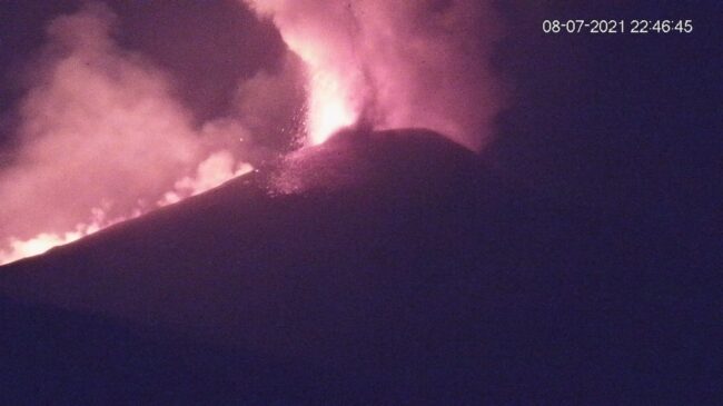 Etna, nuova eruzione nella notte: cenere su Zafferana, Fleri, Pedara e Cannizzaro. Il bollettino Ingv