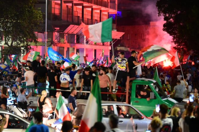 Italia Campione d’Europa, dal miracolo ai festeggiamenti: la Sicilia scende in strada, vede azzurro ma rischia giallo