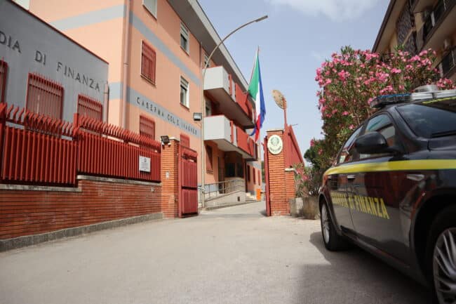 Caltanissetta, scovato falso medico: effettuava prestazioni senza nessun titolo, denunciato