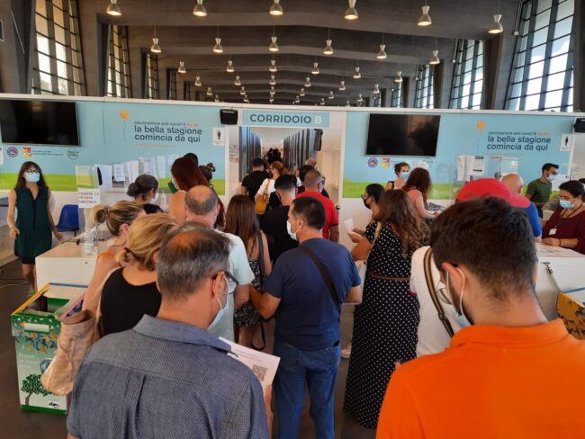 Covid Catania, impennata di vaccinazioni all’hub di via Forcile. Liberti: “Grande interesse grazie al Green Pass”