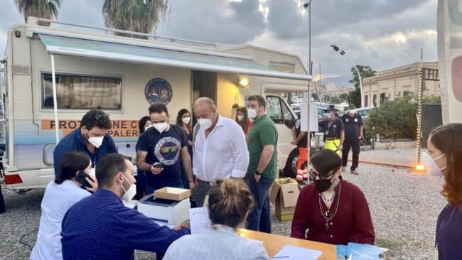 AperiVax al Nauto, buona la prima per il vaccino con aperitivo: da oggi apre l’ufficio Green Pass