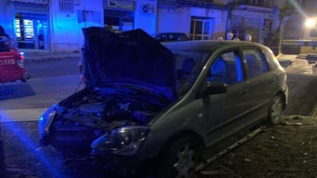Sicilia, scia di incidenti nella notte: ragazza in auto finisce contro una palma, ferita