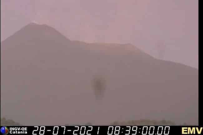 Dopo i terremoti anche l’Etna torna a farsi sentire: ripresa attività ed emissione cenere vulcanica