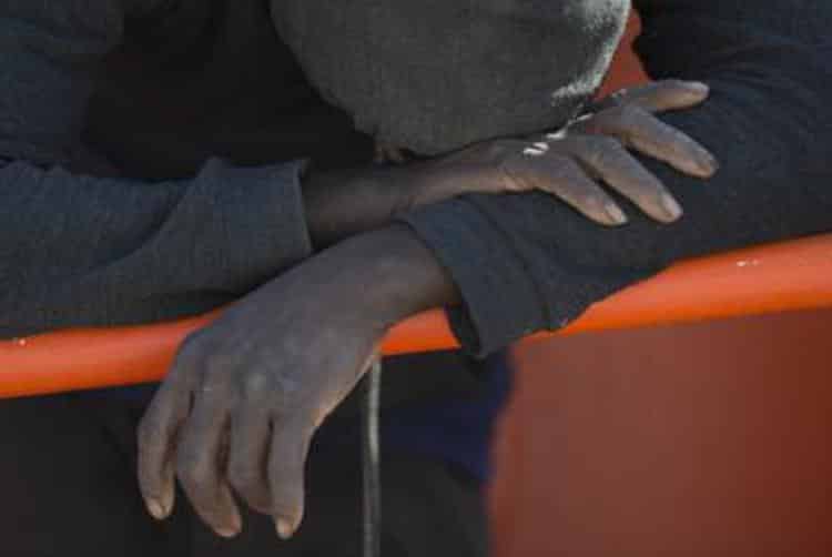 Vittime naufragio Lampedusa, c’è anche una 20enne e il bimbo in grembo: due donne incinte ricoverate in gravi condizioni