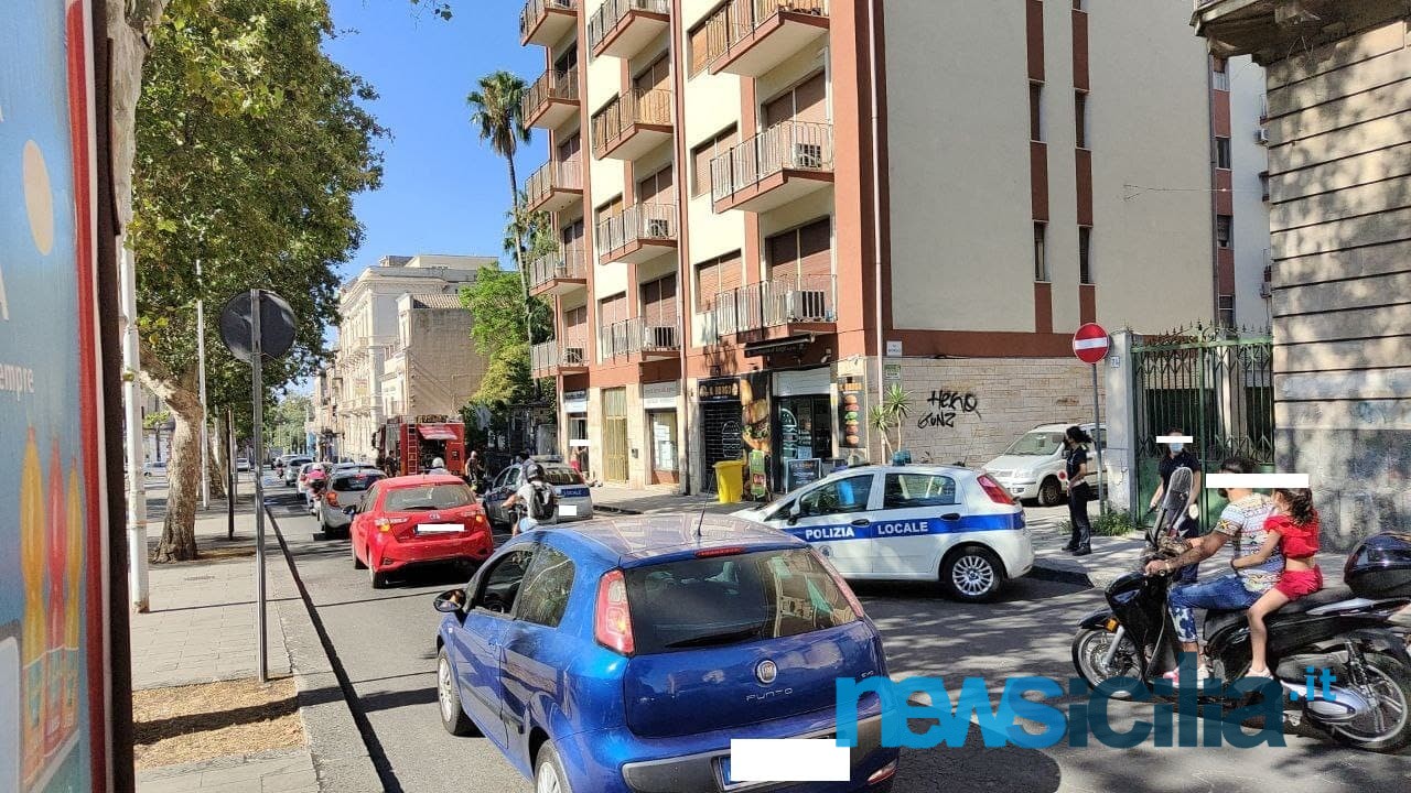 Catania, piazza Borgo in tilt: strada bloccata e Forze dell’Ordine. Ecco cosa sta succedendo