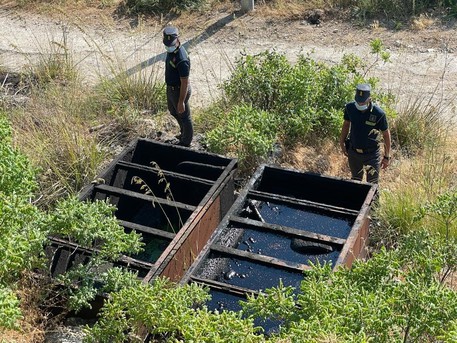 Sequestrata maxi discarica abusiva nel Palermitano, “ospitava” 13mila chili di rifiuti speciali