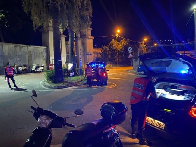 Controlli a tappeto a Lipari, sequestrati oltre 40 veicoli: alcuni in stato di abbandono