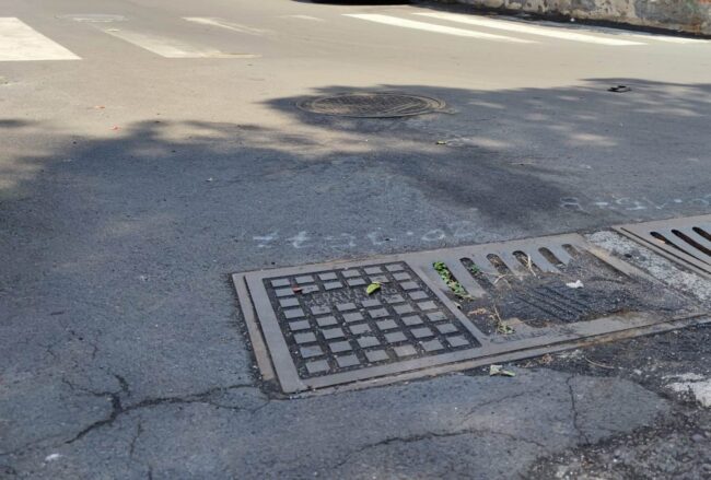 Catania, nuovo mezzo per la pulizia dei tombini dalla cenere vulcanica