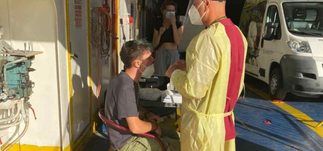 Vaccini e tamponi oggi per la prima volta in Sicilia su traghetto diretto Eolie e Napoli