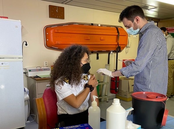 Porto di Catania, vaccinazione del personale marittimo a bordo delle navi: oltre 100 dosi somministrate