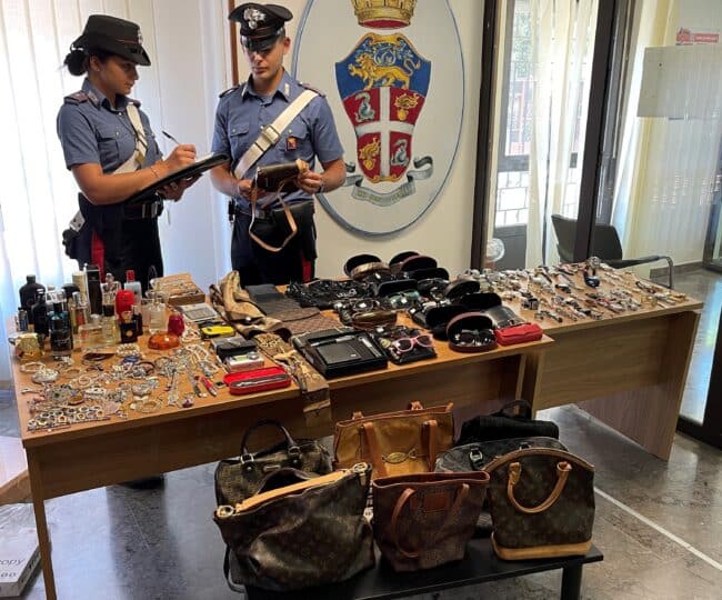 Entra in casa altrui ma viene beccato, 41enne accusato di furto aggravato: sequestrata merce per 20mila euro