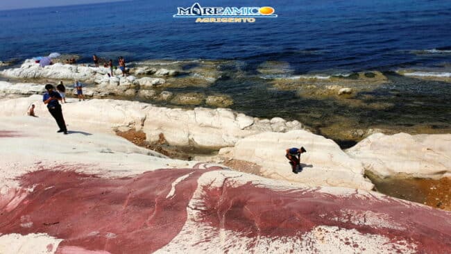 Vergogna in Sicilia, vandali sfregiano la marna di Punta bianca. Mareamico: “Servono telecamere” – FOTO e VIDEO