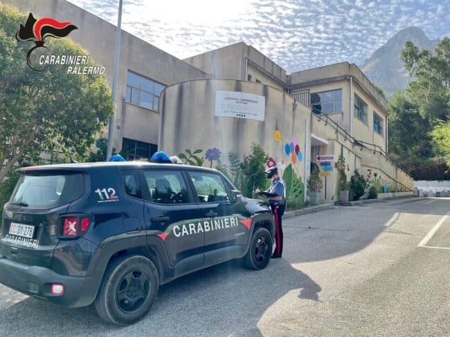 Rubano a scuola e fanno un video, minori denunciati: pc trovati nelle loro abitazioni