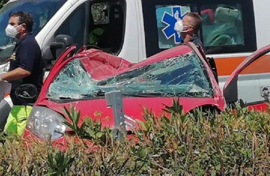 Terribile incidente sulla Catania-Messina, “inferno” di soccorsi: autostrada bloccata da Giarre – FOTO
