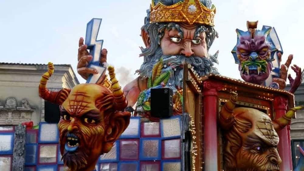 Acireale, sospeso il Carnevale estivo: troppa gente in strada, i dettagli