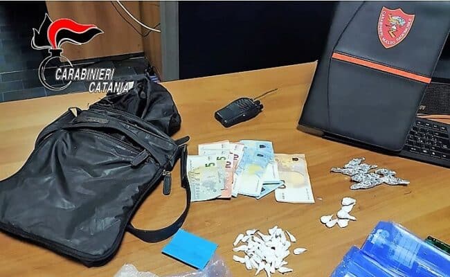 Catania, fornisce falso nome di battesimo per celare i domiciliari: in carcere uno spacciatore di via Capo Passero