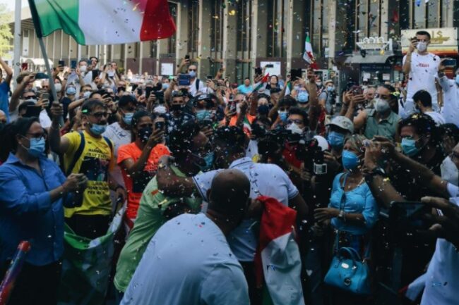 Bandiere, cori e applausi: la Sicilia riabbraccia Luigi Busà, il campione olimpico è tornato a casa
