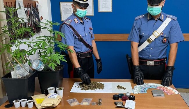 Movimenti sospetti a Gioiosa Marea: trovati in appartamento droga e denaro, denunciato un pusher