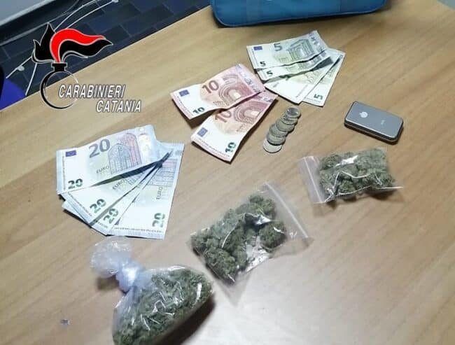 Odore di marijuana in auto, ma la droga è a casa dal fratello: 25enne catanese finisce in manette