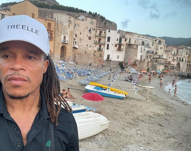 Sorpresa in Sicilia, c’è Edgar Davids alla spiaggia della Marina: la foto pubblicata su Instagram