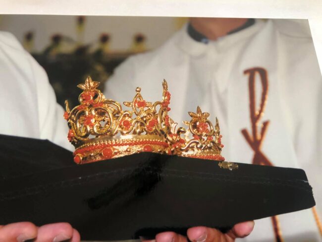 Furto in chiesa, rubate corone in oro e corallo alla statua della Madonna: presentata denuncia