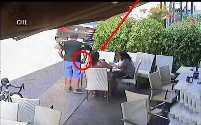 Borsa dimenticata al bar, coppia osserva la scena e ruba il portafogli: “traditi” dalle telecamere