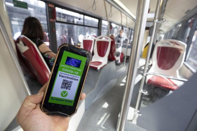 Green Pass, il parere del Cdm: certificato a scuola per docenti, sì per mezzi di trasporto a lunga percorrenza