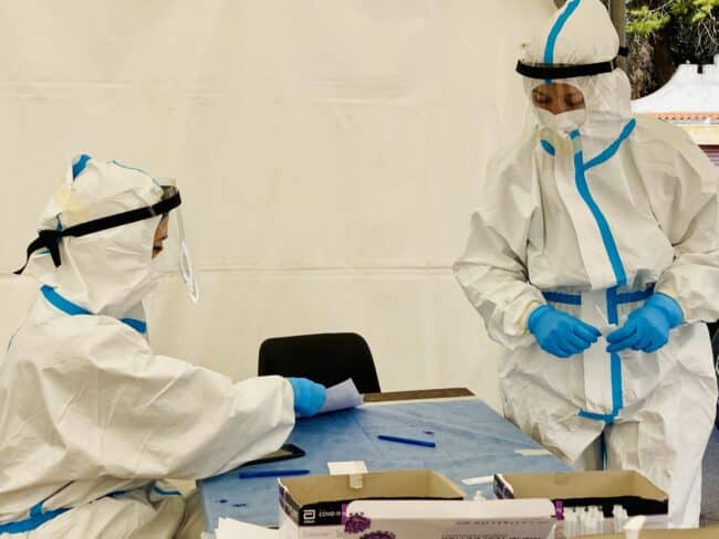Riapre il drive-in della Fiera del Mediterraneo, stop ai tamponi gratuiti per chi non è vaccinato