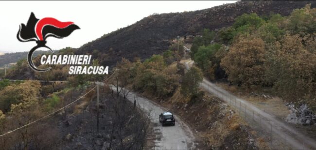 Incendi in Sicilia, a Siracusa c’è la mano di padre e figlio del Catanese: stavano organizzando il “botto” a Ferragosto
