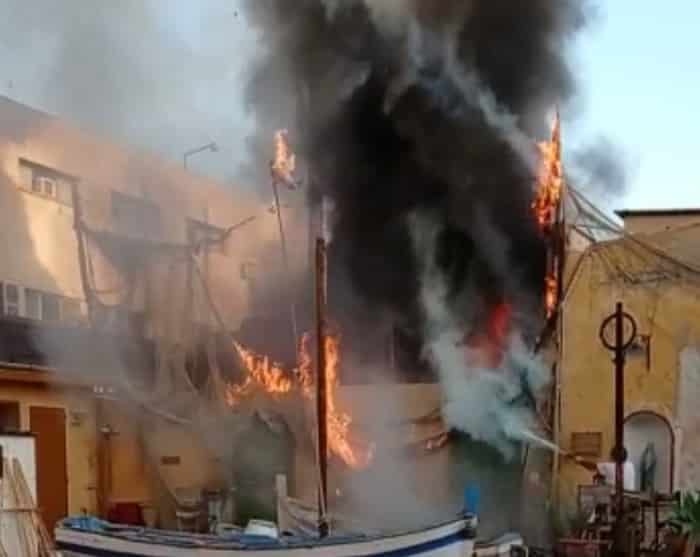 Incendio in un’azienda mette a rischio un vicino museo: “Terza volta che succede, evitare che si ripeta”