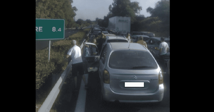 Catania, grave incidente sulla A18: camion invade la carreggiata, motociclista grave in ospedale – traffico in TILT