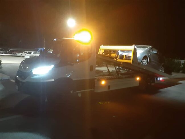Scontro tra due auto nella notte, feriti due giovani di 18 e 19 anni: i dettagli di quanto accaduto