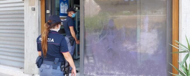 Catania, controlli della polizia in cinque sale scommesse: sanzionati tre titolari