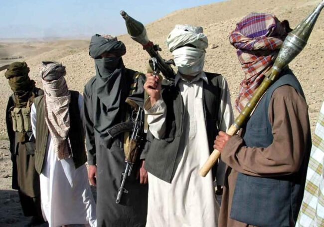Afghanistan, i talebani avanzano e conquistano nuove città. L’Ambasciata USA agli americani: “Lasciate il territorio”