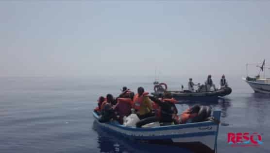 Migranti, altri salvataggi a Sud della Sicilia: “Serve porto sicuro il prima possibile” – VIDEO