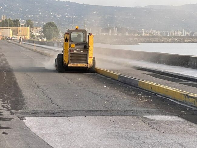 Emergenza cenere, 5 ditte incaricate per lo spazzamento nel Catanese: sindaco scriverà al Ministero per l’Agricoltura – FOTO