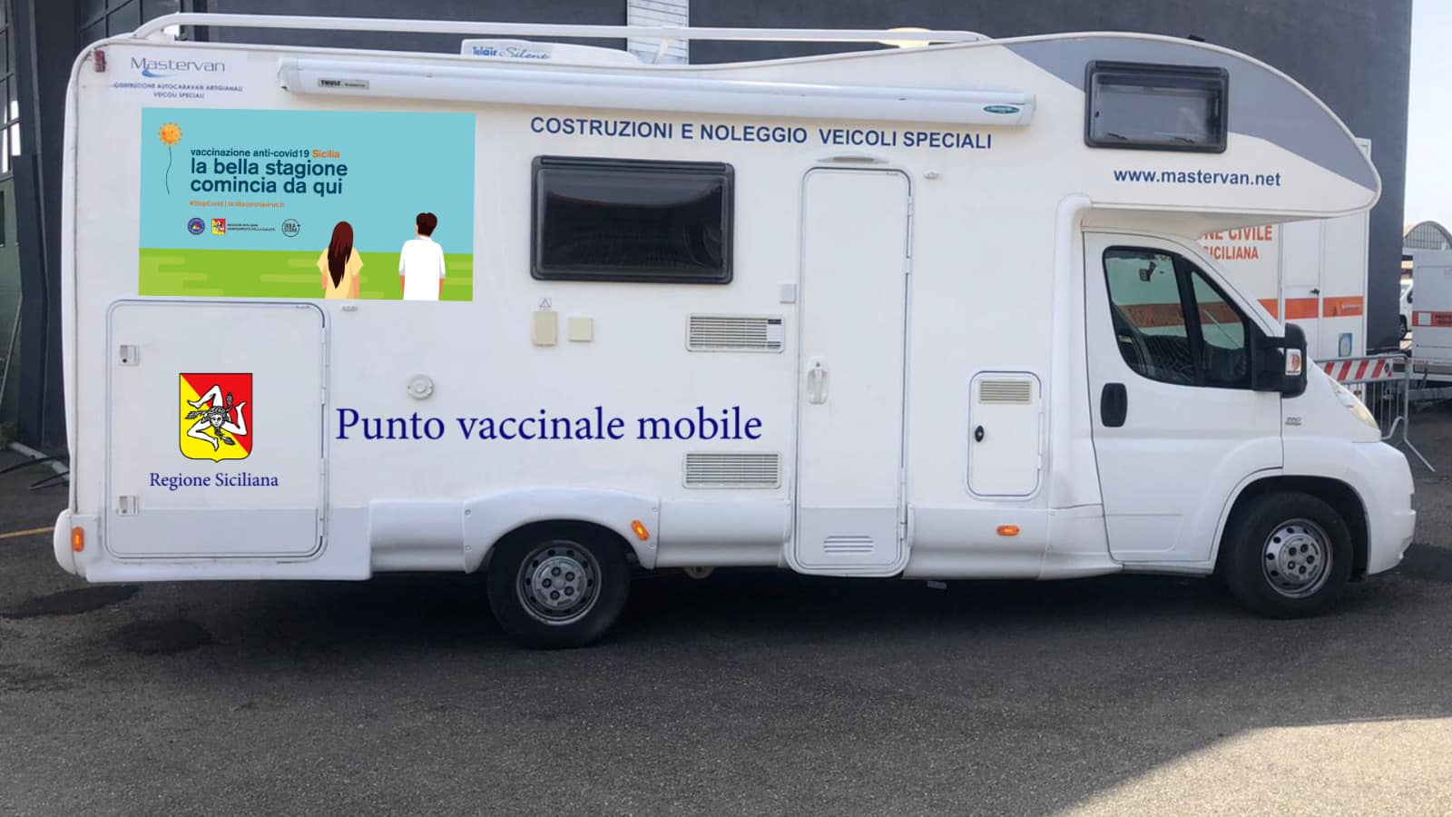 Covid Catania, parte il tour del punto vaccinale mobile. Liberti: “Il virus non va in ferie”