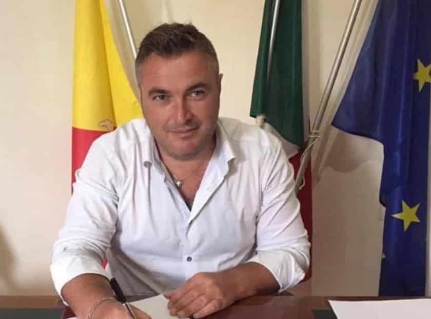 Sangue in Sicilia, ucciso a colpi di pistola l’ex presidente del Consiglio comunale Salvatore Lupo: la sparatoria dentro un bar