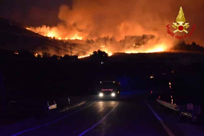 Incendi in Sicilia, il presidente Nello Musumeci nominato commissario per l’emergenza