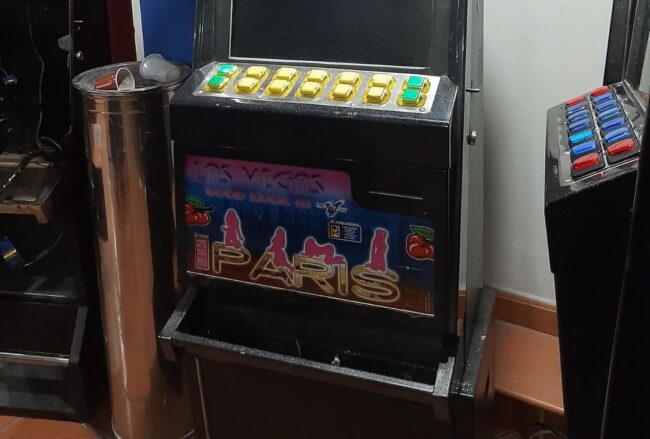 Catania “illegale”, sala giochi abusiva era punto di ritrovo di diversi pregiudicati: posti i sigilli