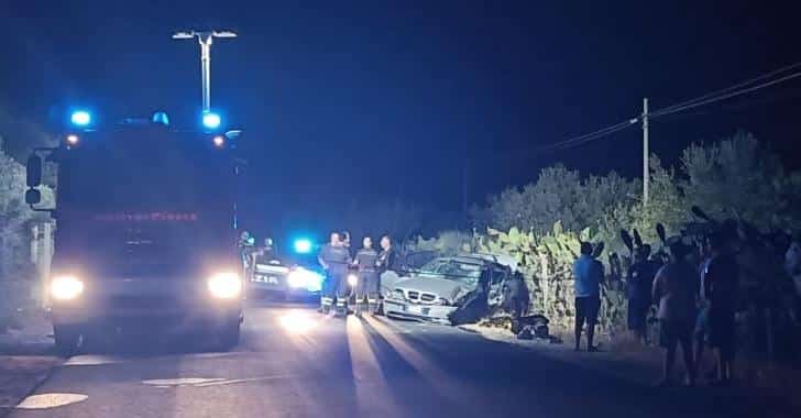 Tragico scontro nella notte, impatto tra due auto: morto 28enne, ferita un’intera famiglia – FOTO