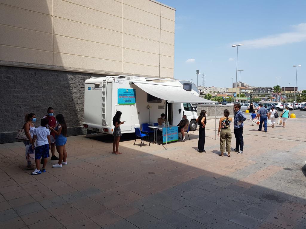 Vaccinazione di prossimità, 120 le somministrazioni in un centro commerciale di Catania