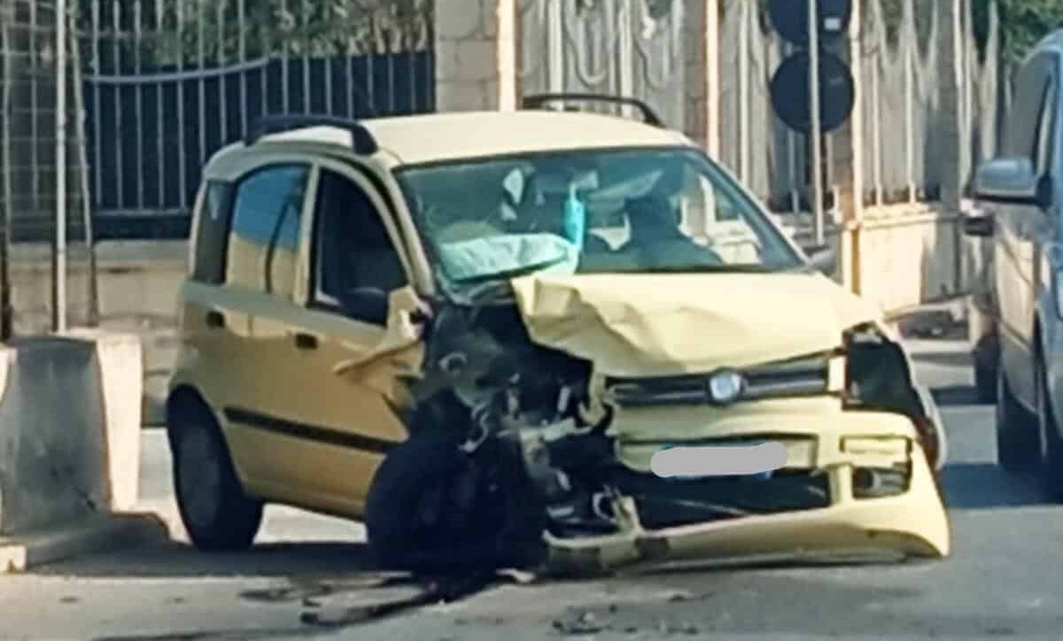 Weekend di sangue in provincia di Ragusa, scontro tra due auto: 3 feriti – Le FOTO