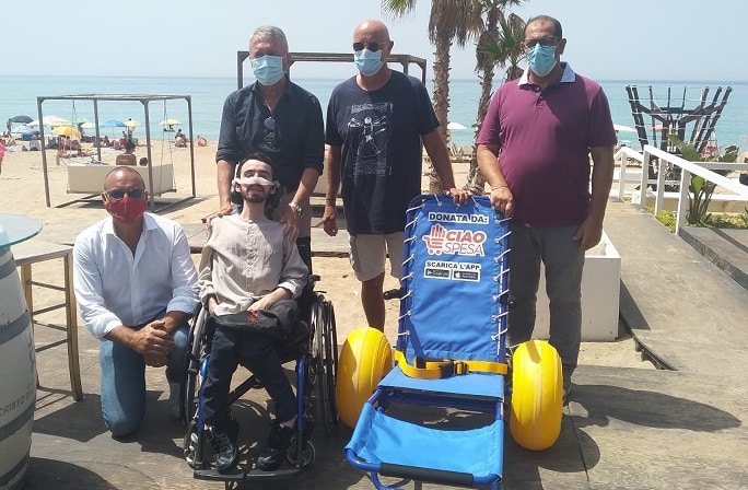 Litorale siciliano sempre più accessibile ai disabili: consegnata Sedia Job al chiosco OceanoMare