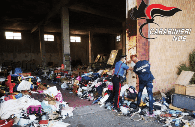 Smaltimento abusivo di rifiuti in alcune aree di Gela, 21 arresti e 15 mezzi sequestrati