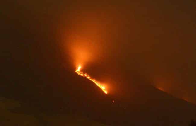 Etna in eruzione, prosegue una debole emissione lavica – Il bollettino Ingv