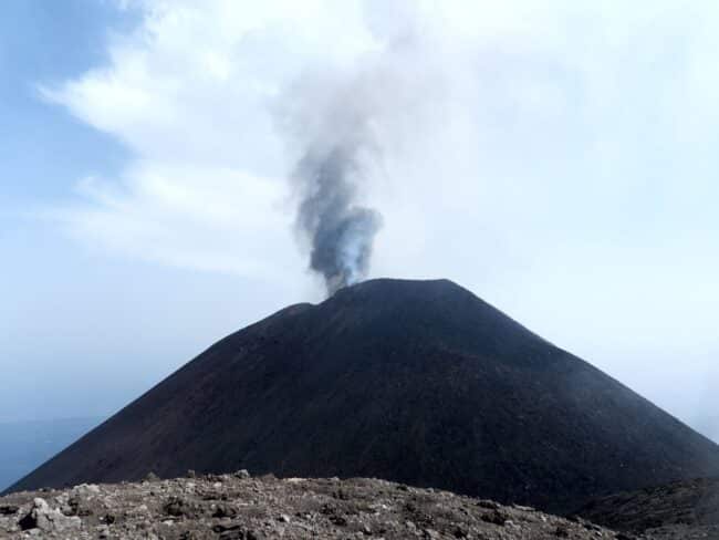 Etna, debole attività stromboliana al Cratere di Sud-Est: il bollettino Ingv