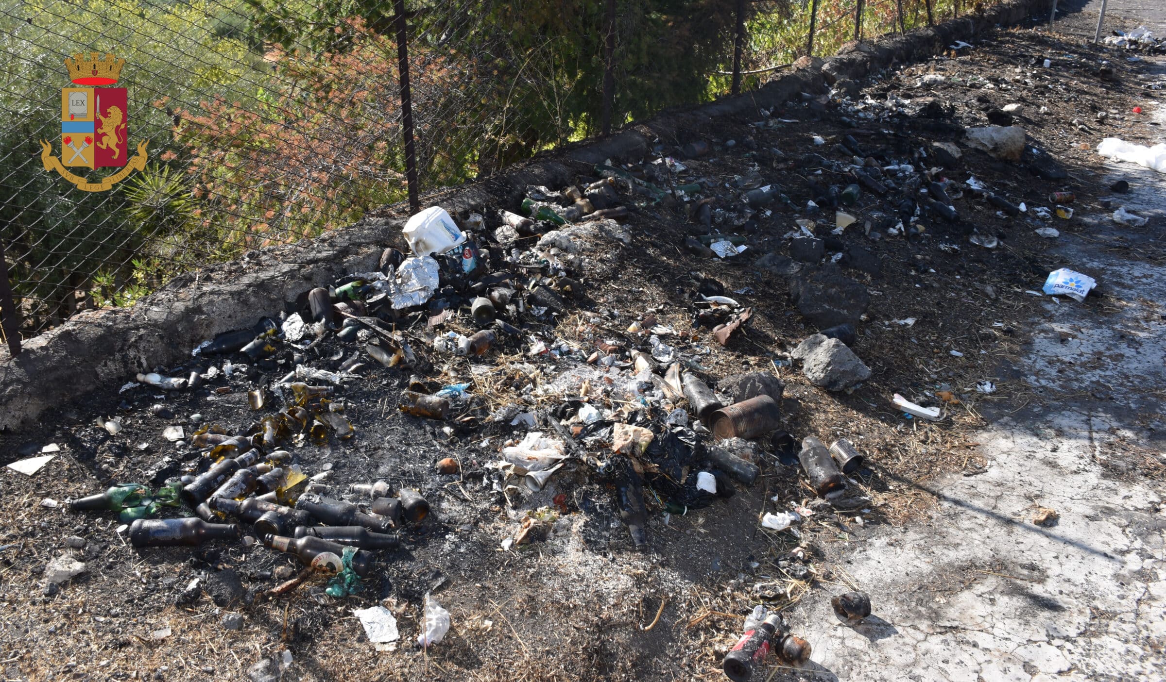 Vuole distruggere la “munnizza” ma scatena incendio, 67enne denunciato per combustione illecita di rifiuti