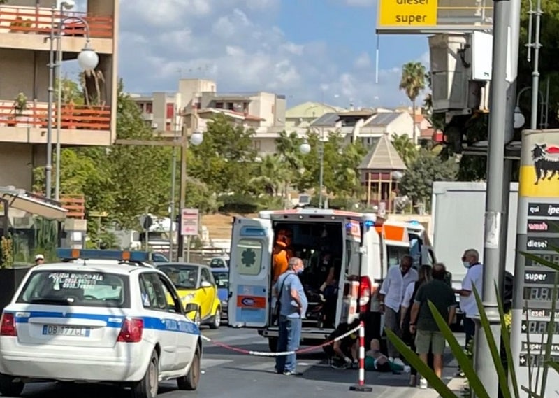 Incidente sul lavoro all’Agip, cestello colpito dal cassone di un camion: operaio in elisoccorso al Garibaldi – nuovi DETTAGLI